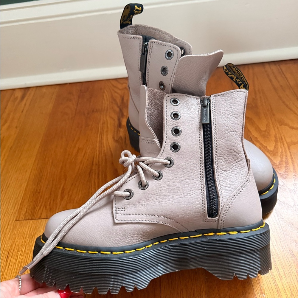 Dr. Martens Jadon lll Pisa Leather Platform Boot in the color Vintage Taupe - Picture 2 of 5